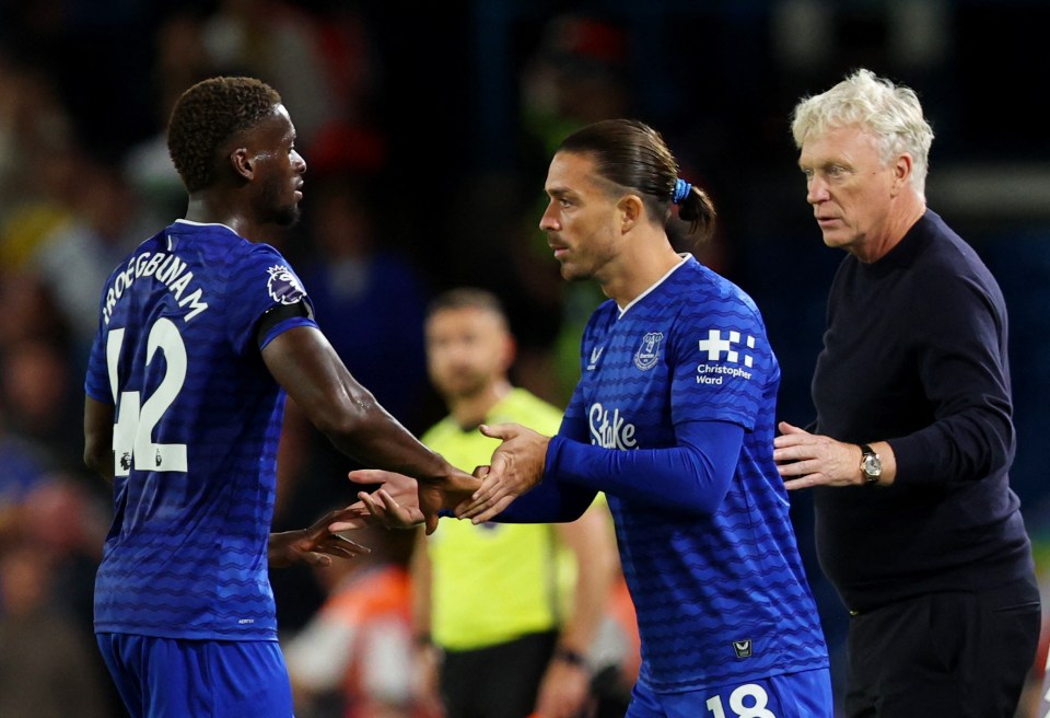Jack Grealish of Everton substitutes in for Tim Iroegbunam as manager David Moyes watches.