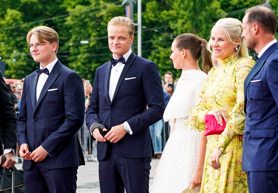 Photo of Norway's royal family at an event.