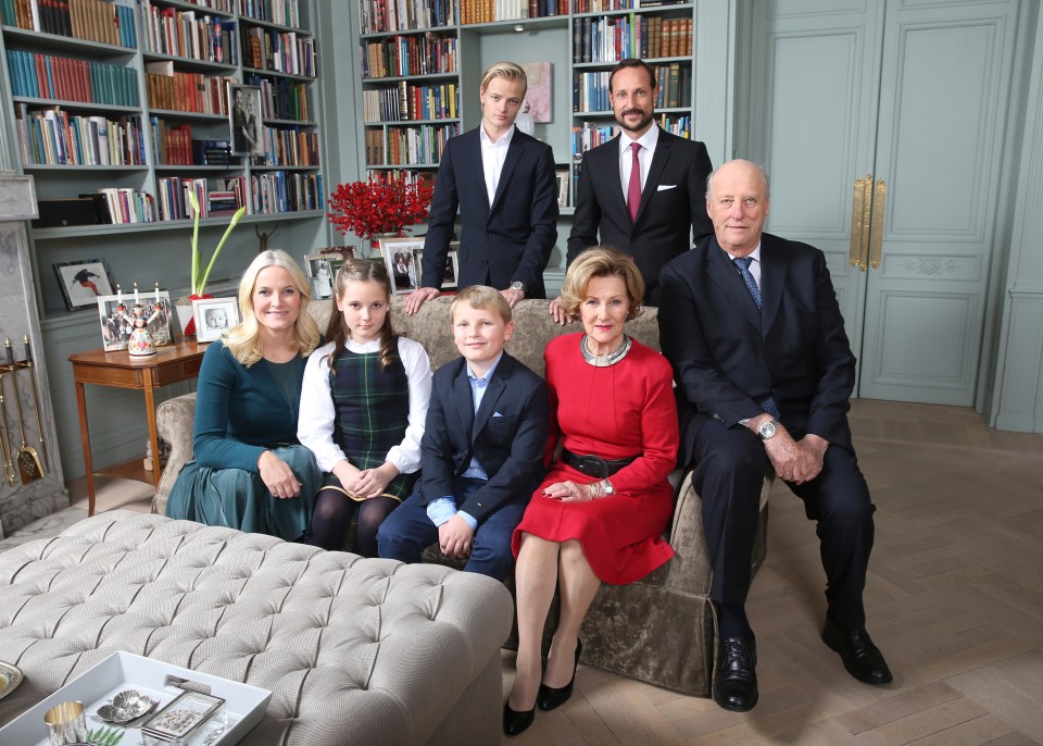 Formal portrait of the Norwegian royal family.