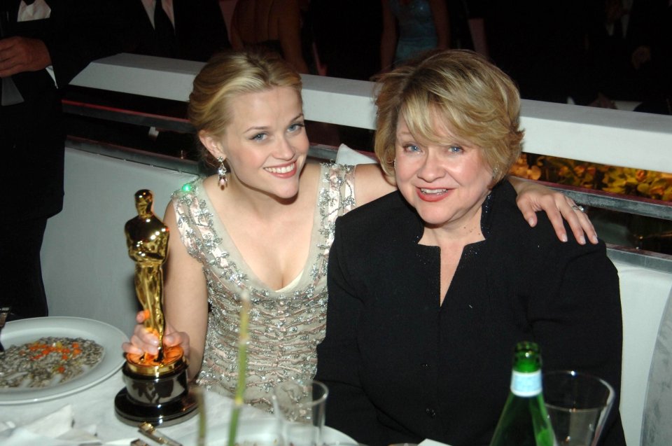 Reese Witherspoon and her mother at the Academy Awards, with Witherspoon holding her Best Actress Oscar.
