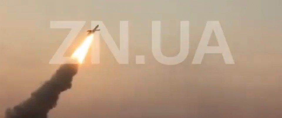 Footage of Ukraine's Flamingo long-range cruise missile launch.