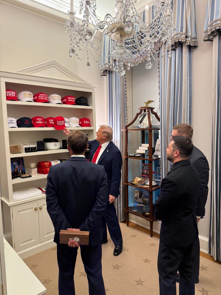 Donald Trump showing hats to Zelenskyy and Macron.