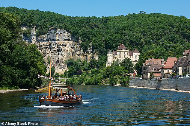 Saussignac is my latest coup de c¿ur (favourite), a picture-perfect town encircled by vineyards in the hills just behind the Dordogne River