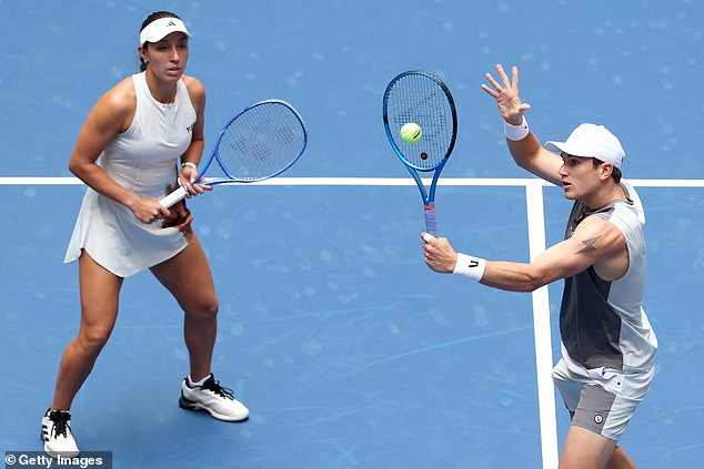 Alongside Jessica Pegula the men's British No1 was all business - and has booked his spot in the semi-finals on Wednesday