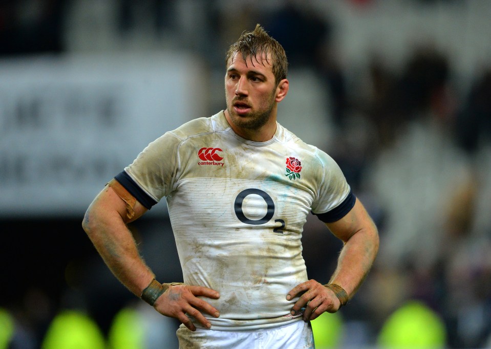 Dejected Chris Robshaw of England leaves the field.