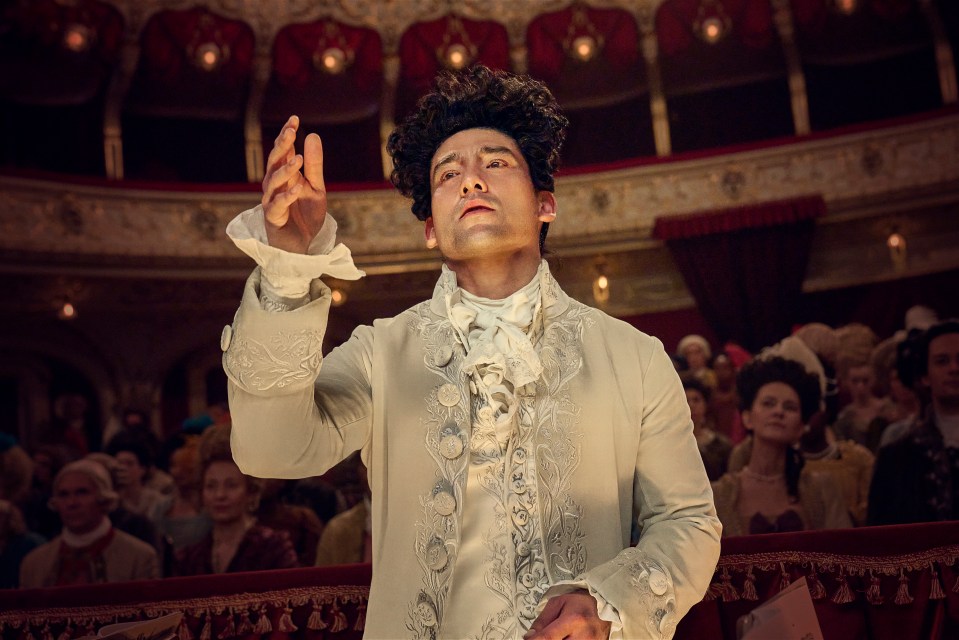 Will Sharpe as Amadeus in a theatre.