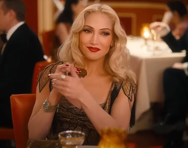 Fans were blown away by the 56-year-old star's very different looks. And the one they liked the most was J-Lo as a blonde bombshell