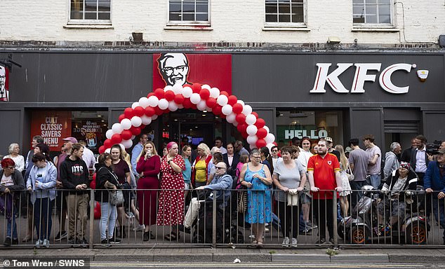 On Wednesday her hearse, flanked by crowds of friends, family and former customers, made its final visit to the restaurant where she fried chicken for almost five decades