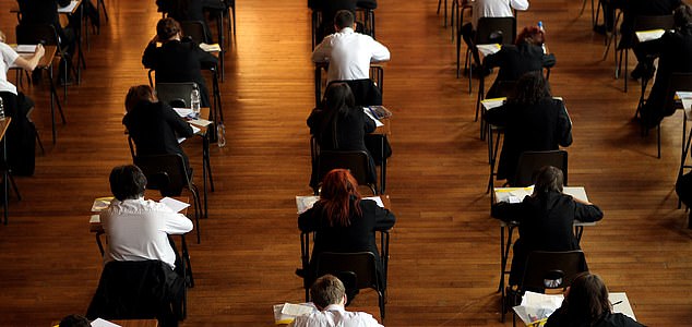 EMBARGOED TO 0001 THURSDAY AUGUST 21File photo dated 02/03/12 of a pupils taking an exam. Teenagers who moved from primary to secondary school in the middle of the pandemic are waking up to their GCSE results, with more than one in five entries expected to score the top grades. Pupils across England, Wales and Northern Ireland are receiving GCSE and level 2 vocational and technical qualification (VTQ) grades to help them progress on to sixth form, college or training. Issue date: Thursday August 21, 2025. PA Photo. Photo credit should read: David Davies/PA Wire