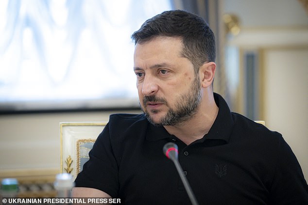 This handout photograph taken and released by the Ukrainian Presidential Press Service on August 20, 2025, shows Ukrainian President Volodymyr Zelensky attending a meeting with Ukrainian and foreign reporters in Kyiv