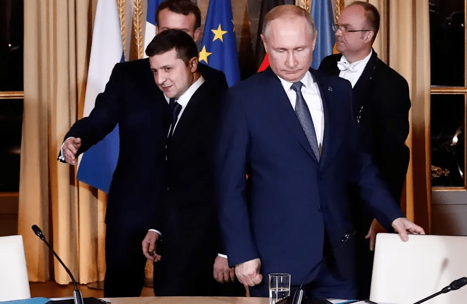 Putin and Zelenskyy at a meeting.