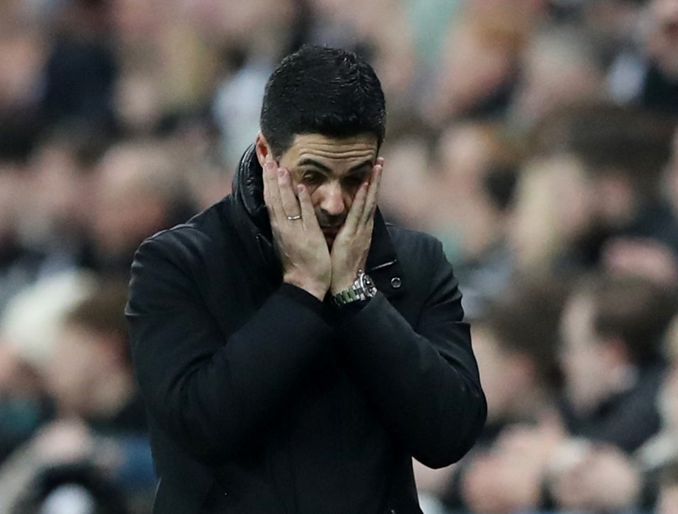 Mikel Arteta looking upset.