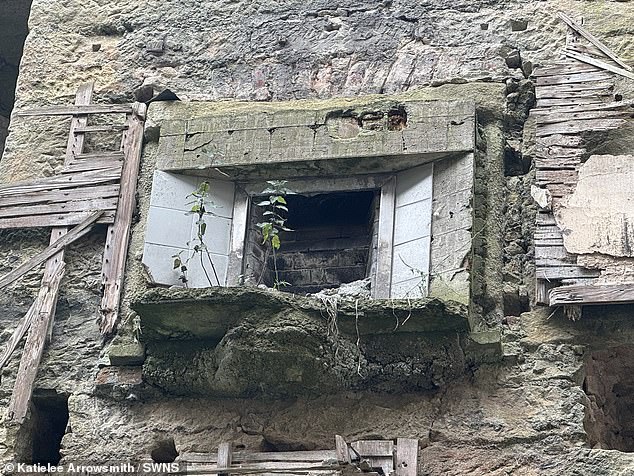 During the Second World War, the Langside School for the Deaf used the building, as did children evacuated from Glasgow to escape the horrors of Luftwaffe bombing