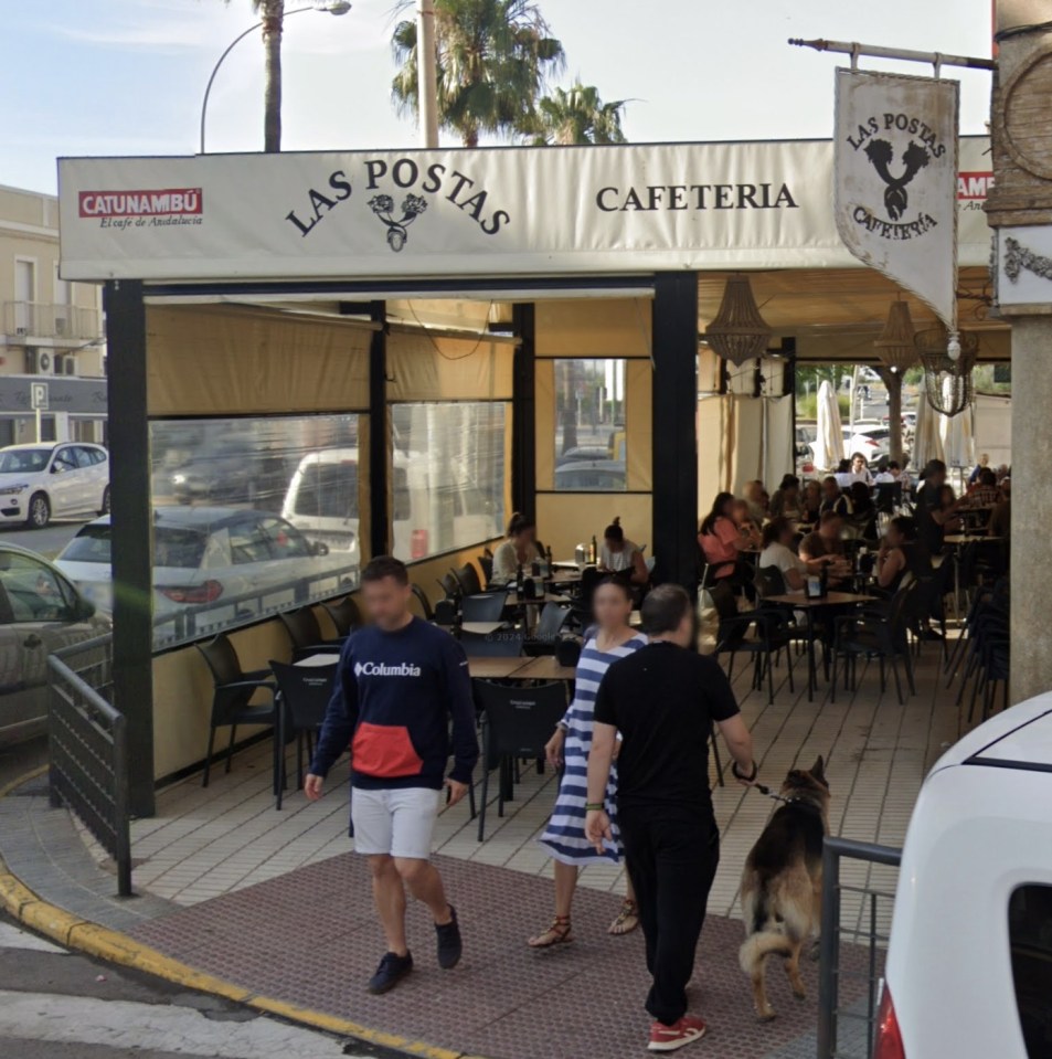 Exterior view of Las Postas Cafeteria in Los Palacios y Villafranca.