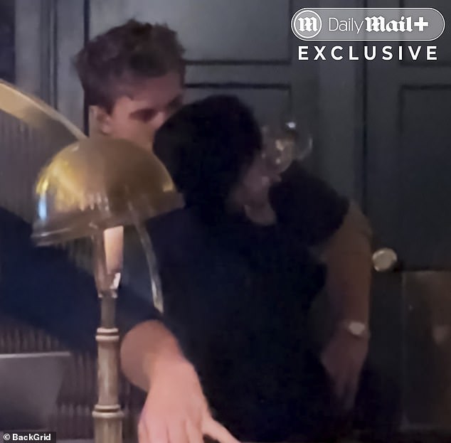Kravitz enjoyed a drink as she chatted with Butler