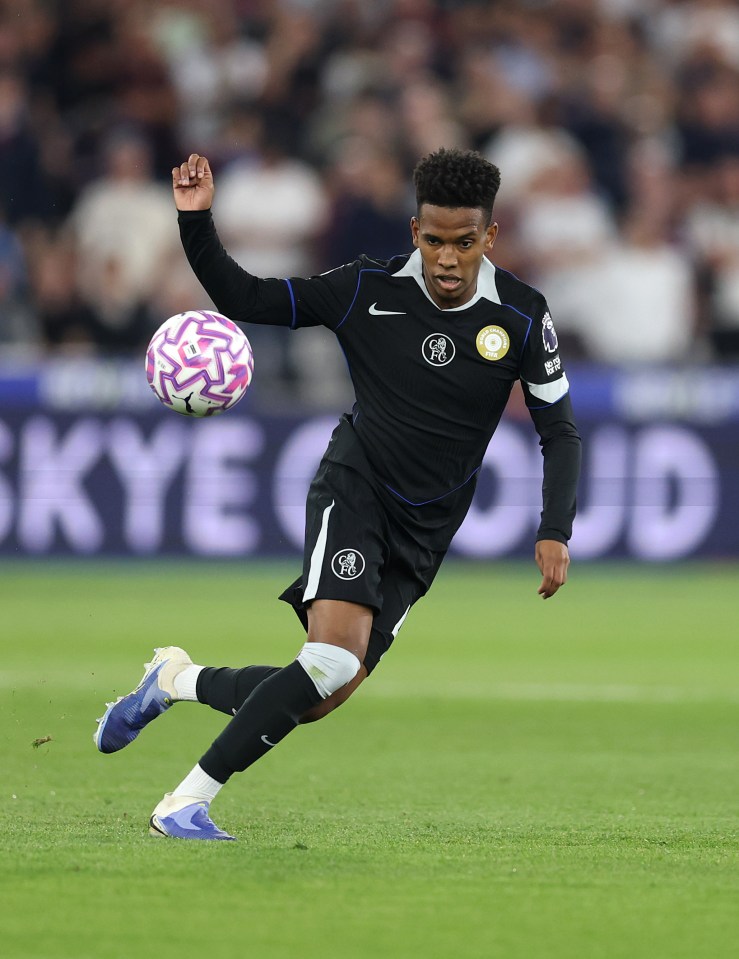 Estevao of Chelsea in a Premier League match.