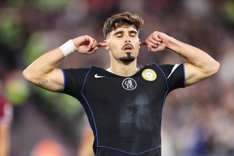 Pedro Neto of Chelsea celebrating a goal.