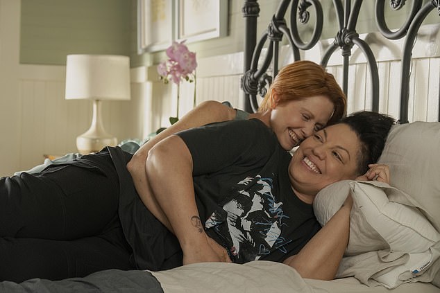 Che, a newcomer to the spin-off series who introduced themselves as a 'queer nonbinary Mexican Irish diva,' struck up the relationship with Miranda after she abandoned her marriage to husband Steve Brady
