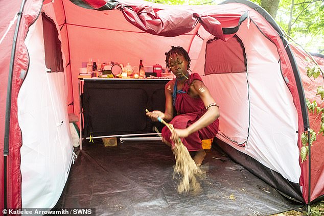 She appears to be living as a quasi-servant for Offeh and Gasho, and performs chores such as sweeping and sewing