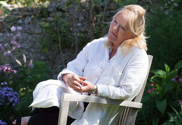 Felicity Warner is a Soul Midwife, someone who offers love, compassion and practical help in the final weeks, days and minutes of someone’s life
