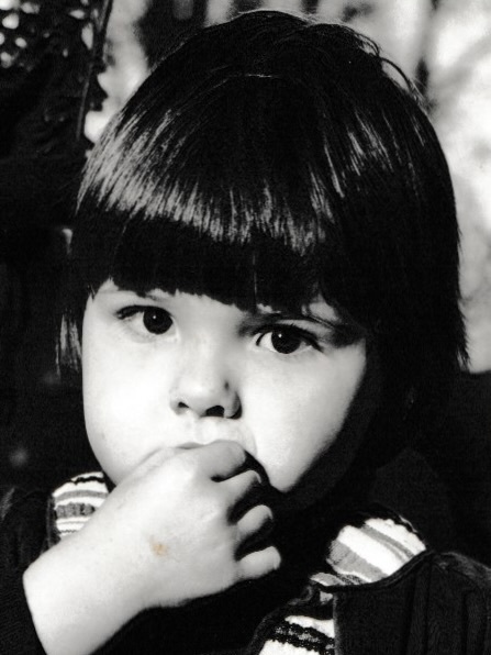 Black and white photo of Willeke Dost as a young child.
