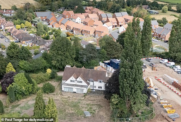 A couple told how the white mansion, built in the 1930s, has sadly fallen to ruin after being left empty for many years