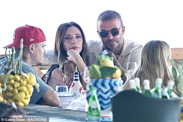 David wrapped his arm around his wife as they chatted to Romeo and Harper