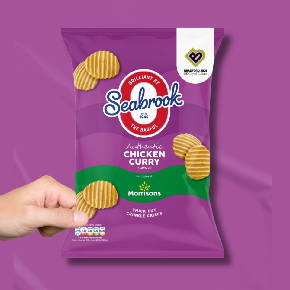 Bag of Seabrook chicken curry crisps.
