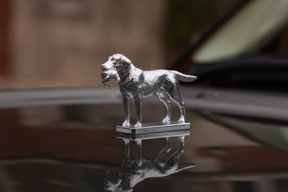 Silver Labrador Retriever hood ornament on Queen Elizabeth II's Range Rover.