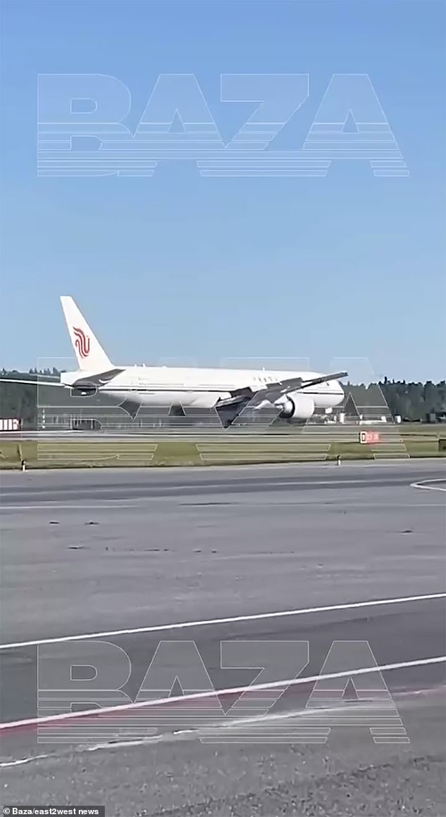 The Boeing 777-39L(ER) suffered 'engine failure' and requested landing at Nizhnevartovsk in Siberia