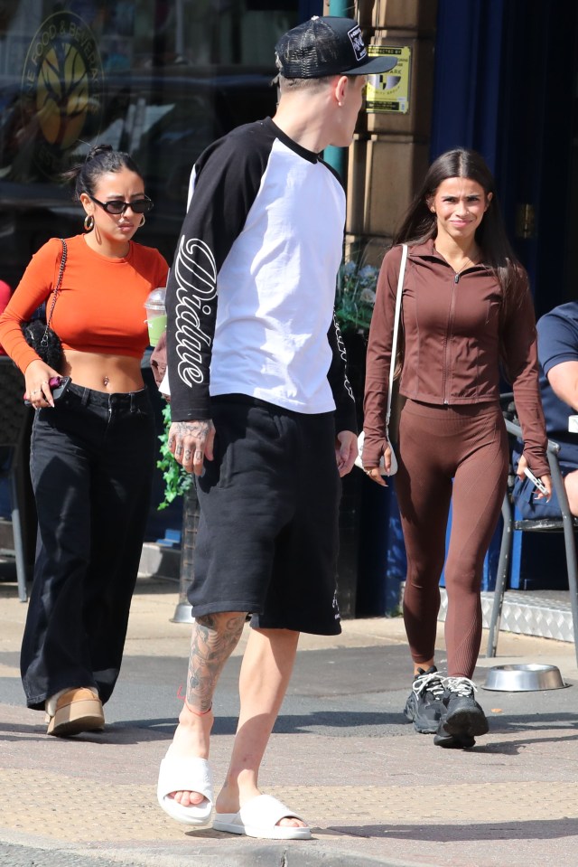Alejandro Garnacho on a double date.