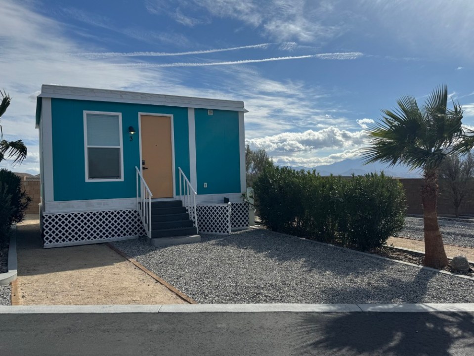Paradise Tiny Home Community in Desert Hot Springs, California. A tiny home village in Desert Hot Springs, California, is expanding its affordable housing options with the introduction of seven new "Boxabl" homes. At Paradise Tiny Home Community, these innovative 361-square-foot studio units feature 10-foot ceilings, full-size appliances, and spacious bathrooms designed to maximize comfort in a minimal footprint.Established in November 2024 after six years of planning, Paradise represents the vision of founder TJ Modi, who immigrated to America with just $100 and built this development from the ground up. The community currently offers 90 lots in its first phase, with plans for expansion once it reaches 70-80% capacity. Photo released 26/08/2025