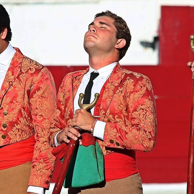 Trindade was continuing a family tradition by pursuing bullfighting and followed in his father's footsteps who was also a forcado with the São Manços group