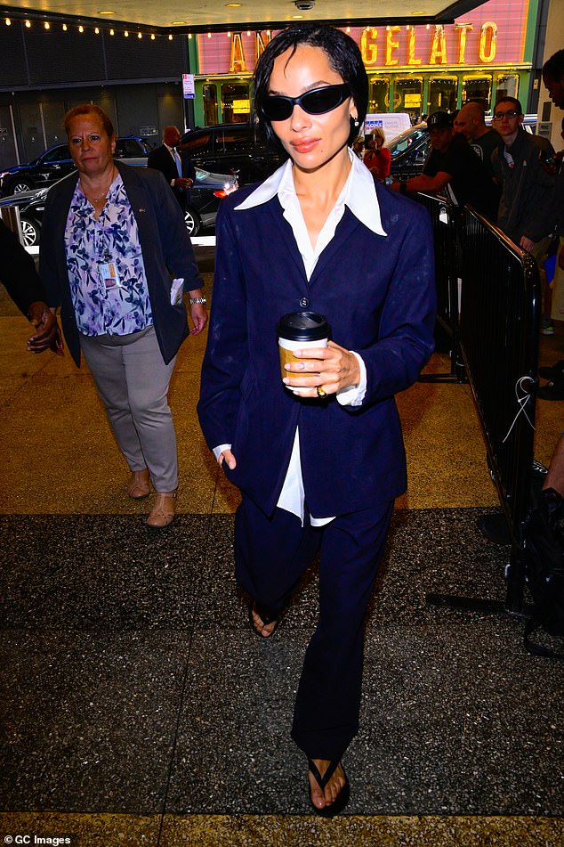 Zoe looked relaxed in her achingly cool look, adding shades and flip flops and clutching a coffee as she headed into the CBS studios for promo duties for her new movie