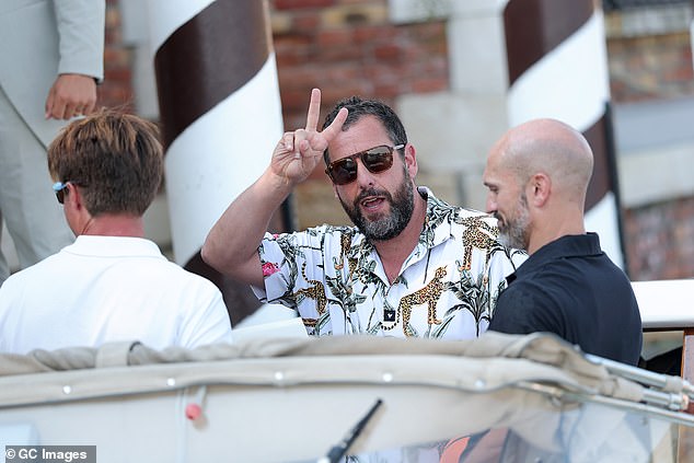 The star threw up a cheeky peace sign for fans