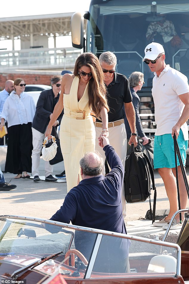 The film follows the friendship between a famous actor (George) and his manager (Adam) as they travel through Europe while reflecting on various aspects of life