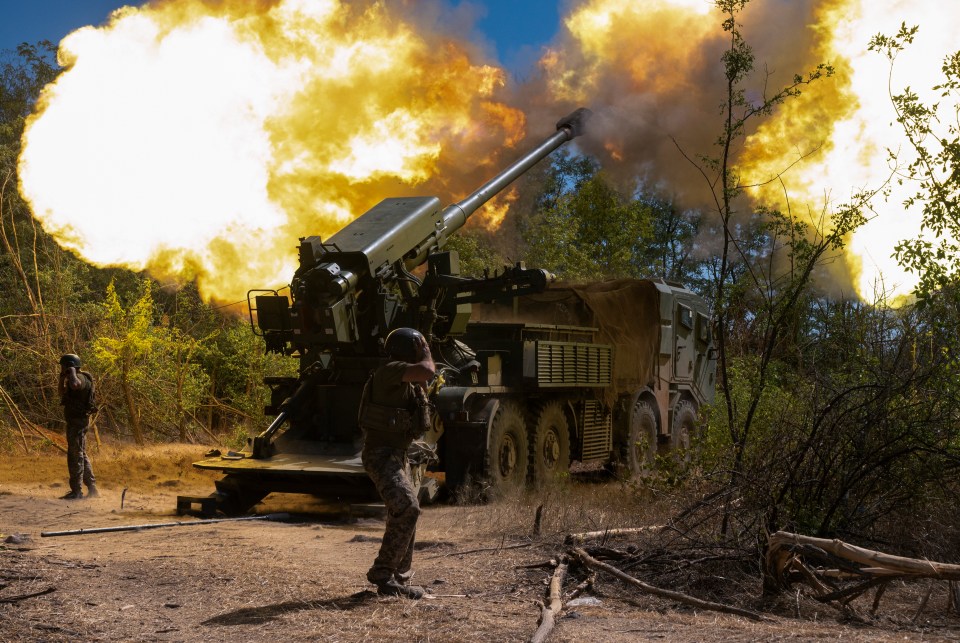 epa12313110 Servicemen of the 44th Separate Artillery Brigade fire the 2S22 'Bohdana' on the frontline in the Zaporizhzhia region, Ukraine, 20 August 2025, amid the ongoing Russian invasion. The Bohdana is a 155 mm NATO-standard caliber, self-propelled howitzer developed in Ukraine. EPA/STRINGER