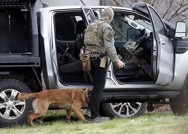 DAYRATE Day 2 Manhunt continues for Dezi Freeman in PorepunkahEXCLUSIVE27 August 2025Â©MEDIA-MODE.COM