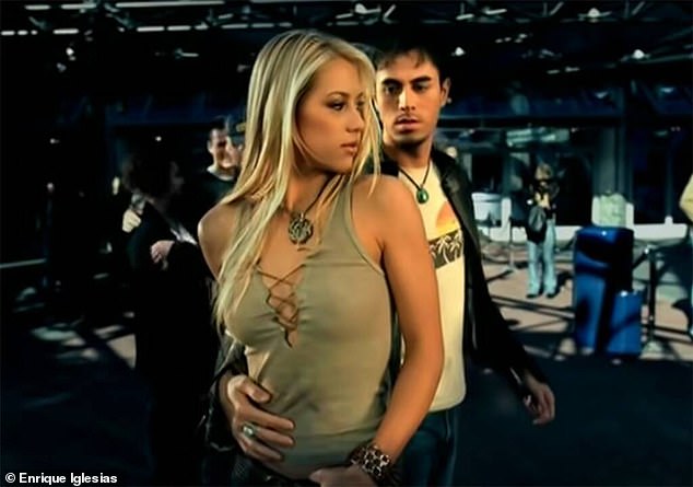 Kournikova met Iglesias on the set of the hitmaker's music video for 2001 single 'Escape'