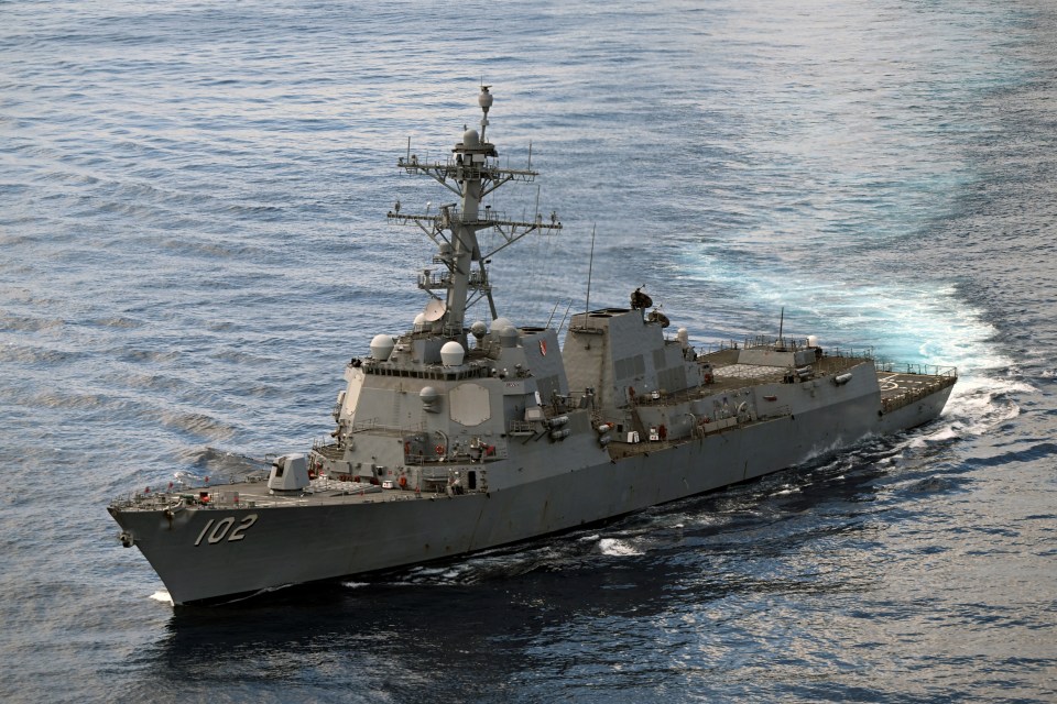 USS Sampson sailing near the Colombian coast.