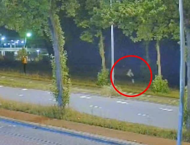 The suspected killer of 17-year-old Lisa caught on CCTV in Duivendrecht