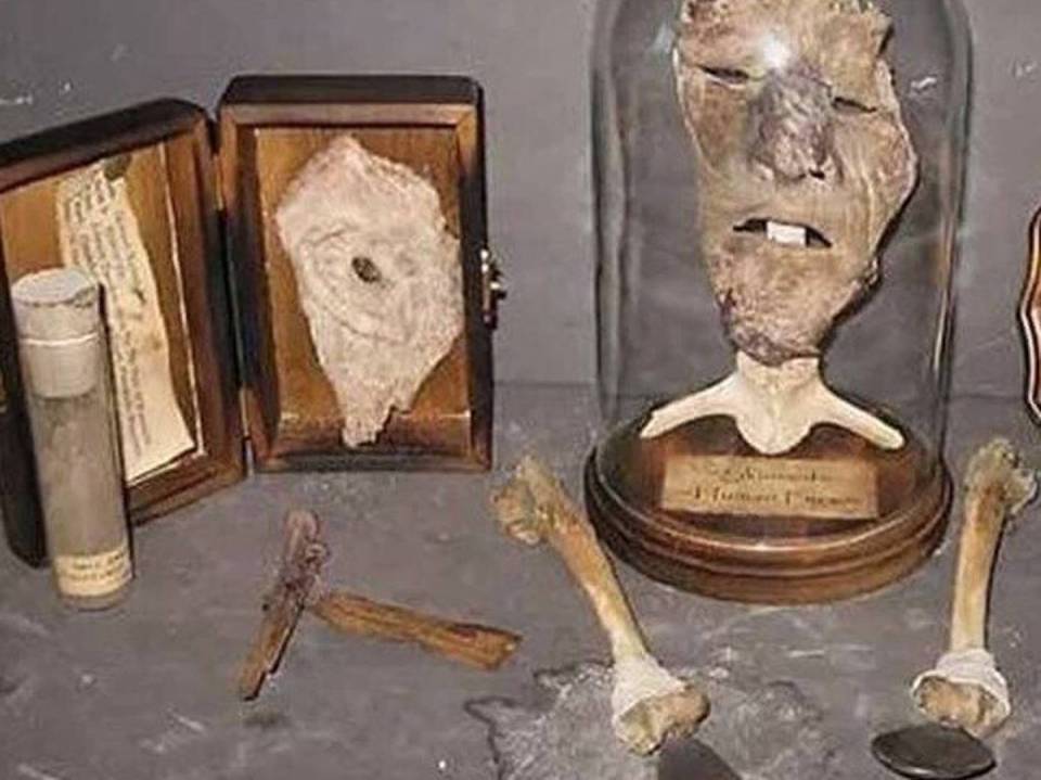 Items made from human remains by Ed Gein.