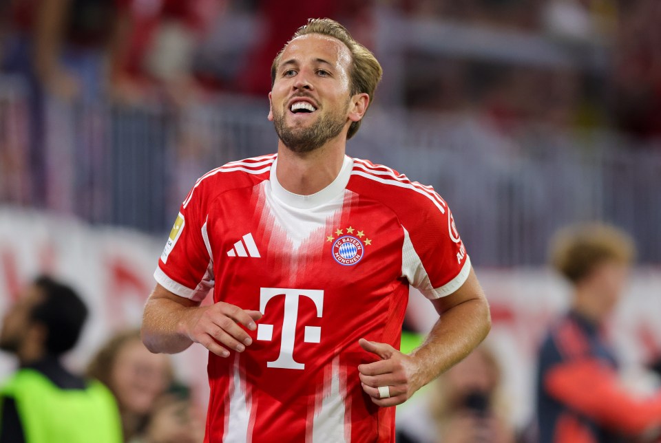 Harry Kane of FC Bayern München celebrating a goal.