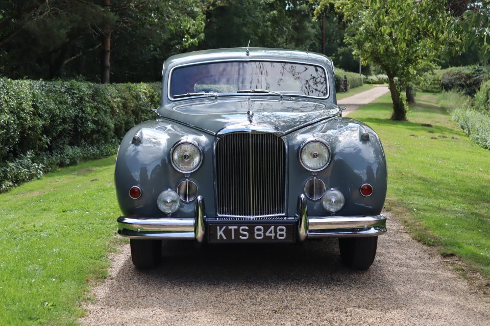 1960 Jaguar Mk IX Saloon.