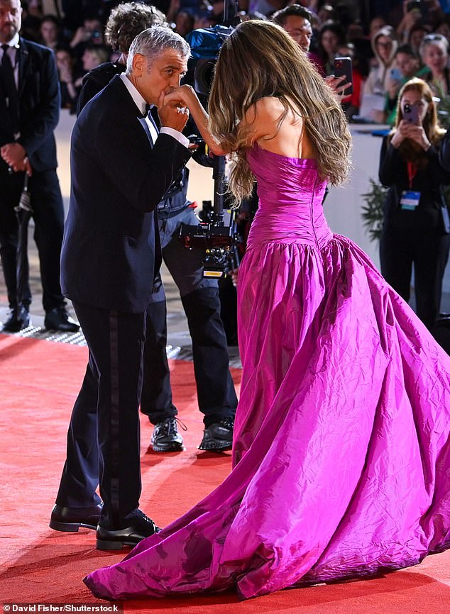 The pair looked fully loved up