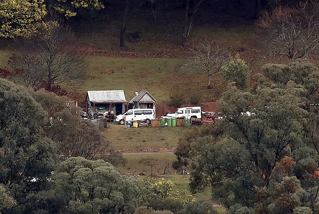 Armed police descend on the property of fugitive Dezi Freeman as the manhunt for the cop killer enters its fourth day.EXCLUSIVE29 August 2025Â©MEDIA-MODE.COM