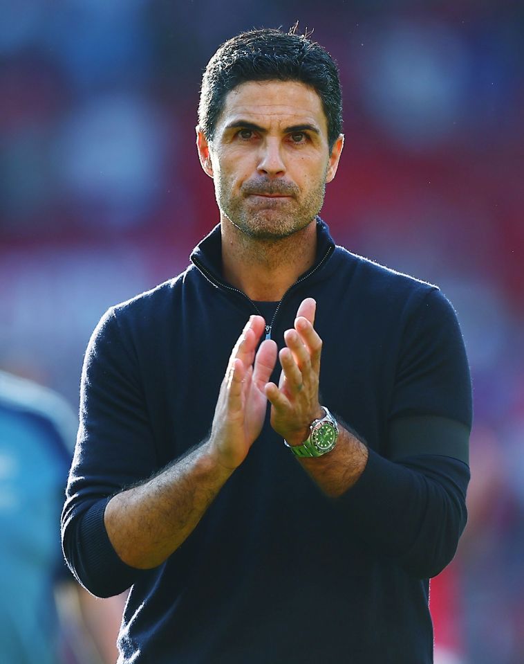 Mikel Arteta, Arsenal manager, applauding.