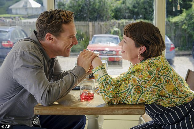 Benedict Cumberbatch and Olivia Colman star in The Roses, a hugely remake of 1989 classic war Of The Roses