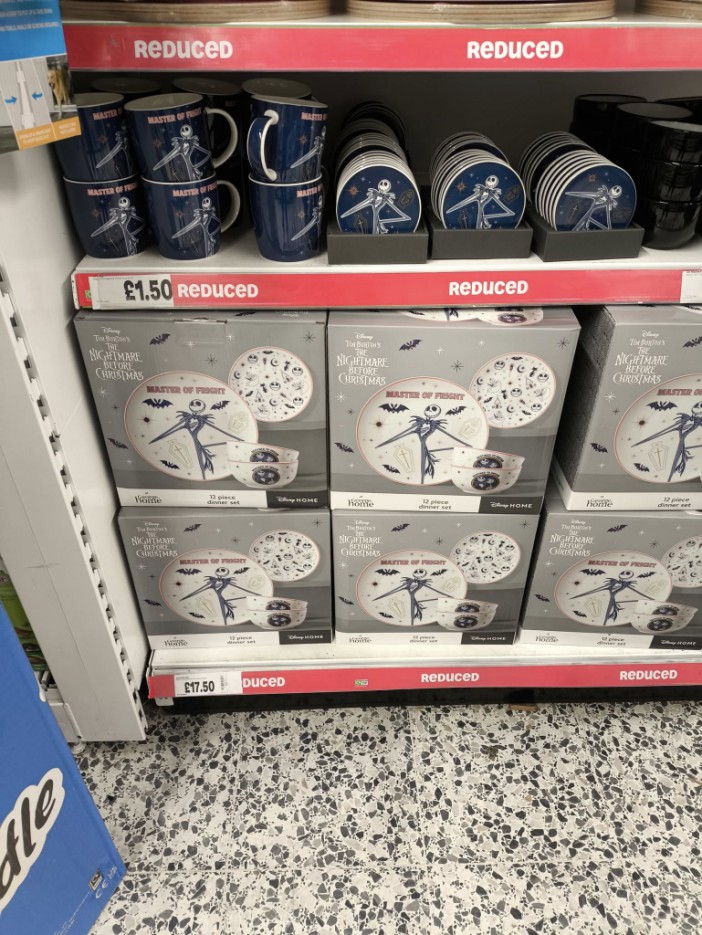 Shoppers racing to asda to grab £1.50 homeware that's perfect for festive season - Pictured: Nightmare Before Christmas - Dinner sets , Cups and saucers</p>
<x-embed href=