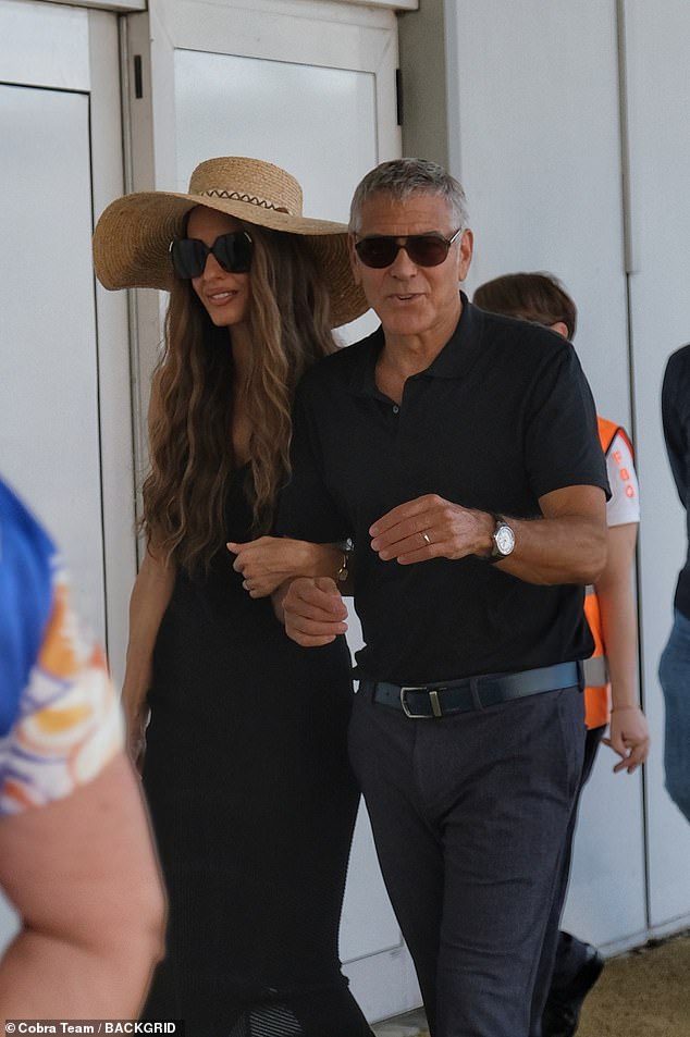 The pair looked cosy as they walked to their boat
